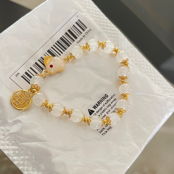 Beautiful Beautiful bracelet. Color white and gold . - Picture 2 of 4